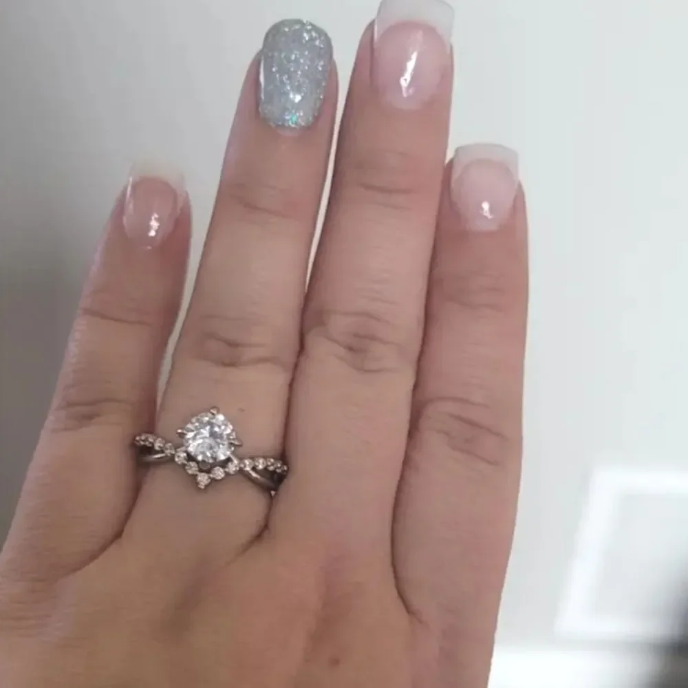 Elegant Simulated Diamonds  exquisitely Designed Women's Wedding Ring